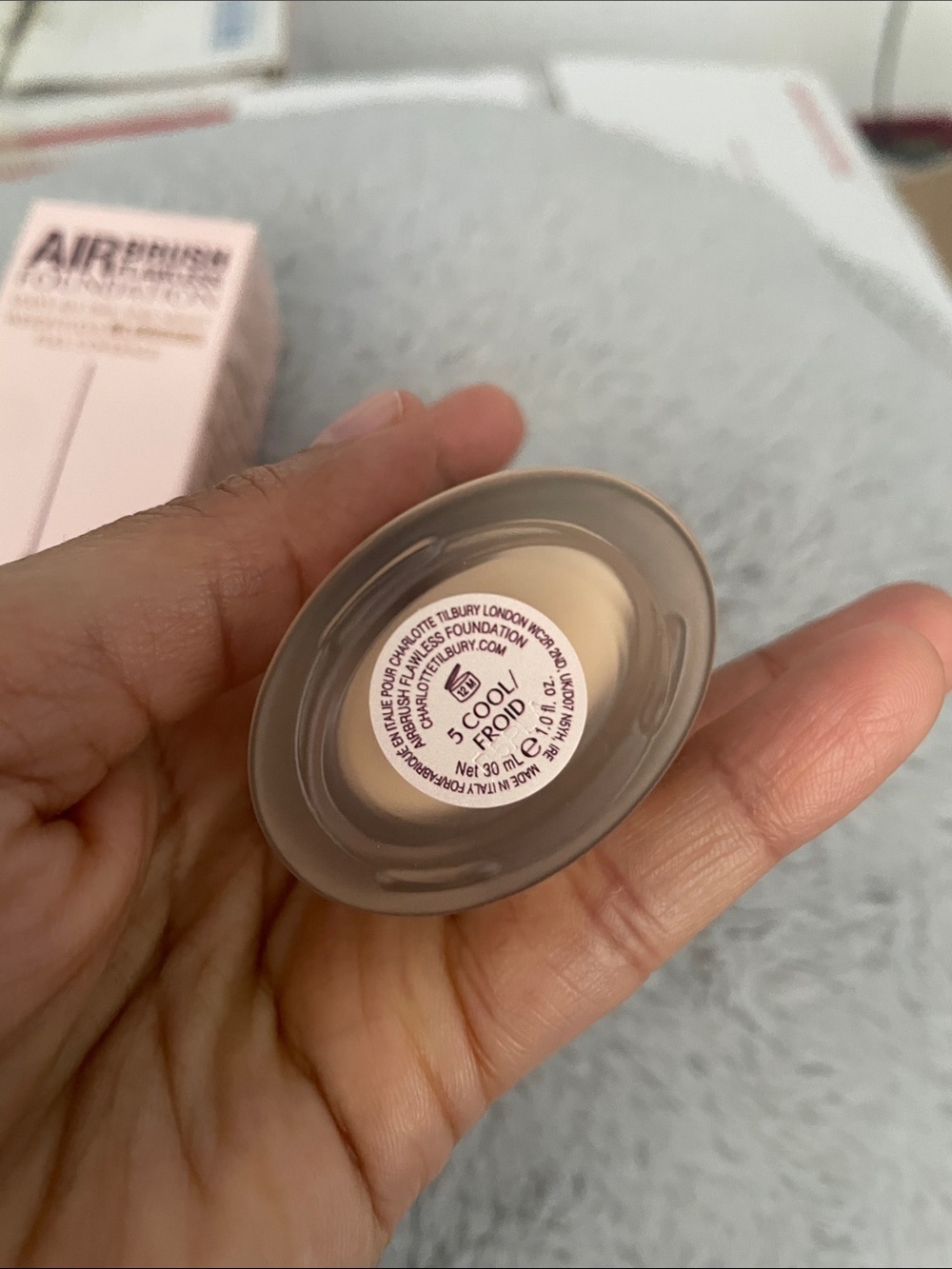 Charlotte Tilbury Airbrush Flawless Foundation – Beige/Gold Packaging - Picture 7 of 13